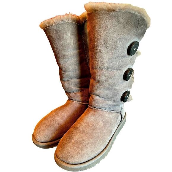UGG Gray Boots Triple Button‎ Boots Women's Size 6 - Picture 1 of 6